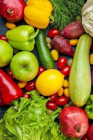 新鲜蔬菜水果顶视图 色彩缤纷的健康食材